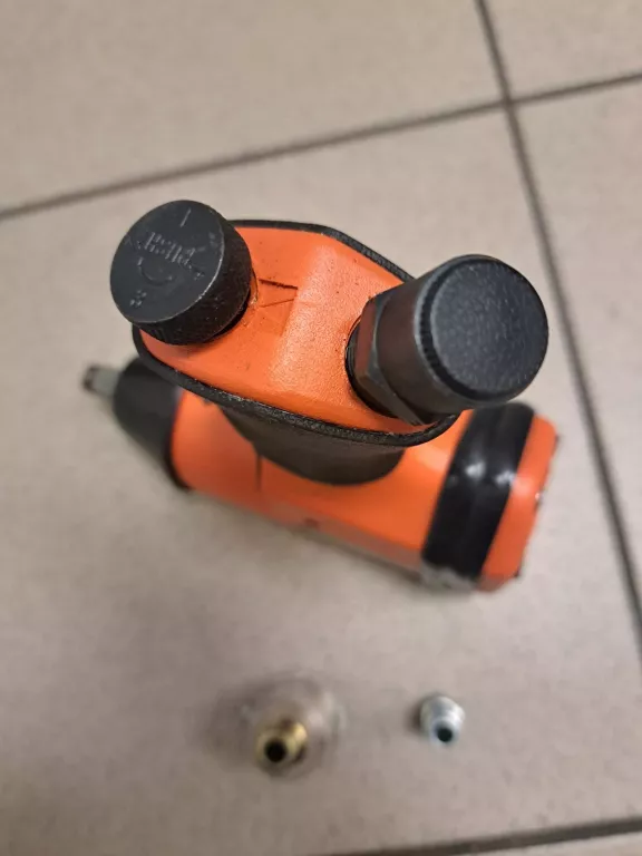 KLUCZ PNEUMATYCZNY UDAROWY BLACK+DECKER KLUCZ