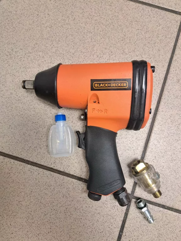 KLUCZ PNEUMATYCZNY UDAROWY BLACK+DECKER KLUCZ