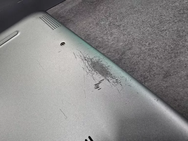 LAPTOP DELL INSPIRON P93G