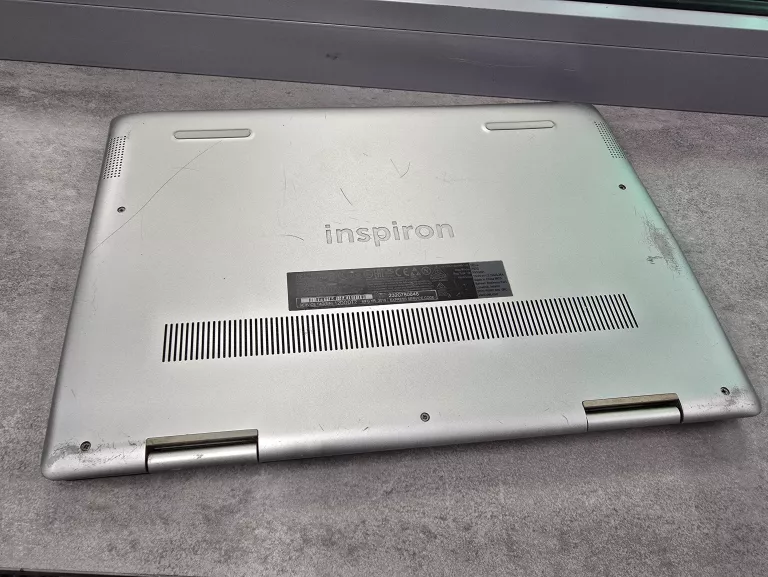 LAPTOP DELL INSPIRON P93G