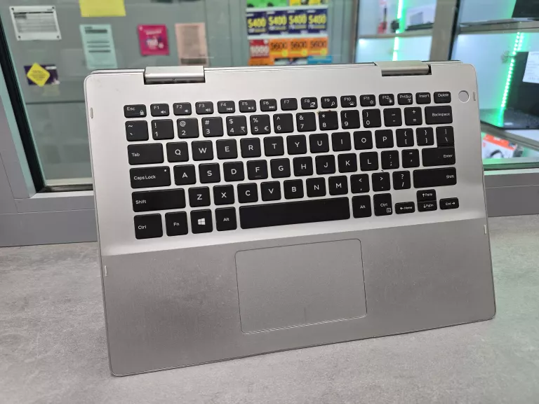 LAPTOP DELL INSPIRON P93G