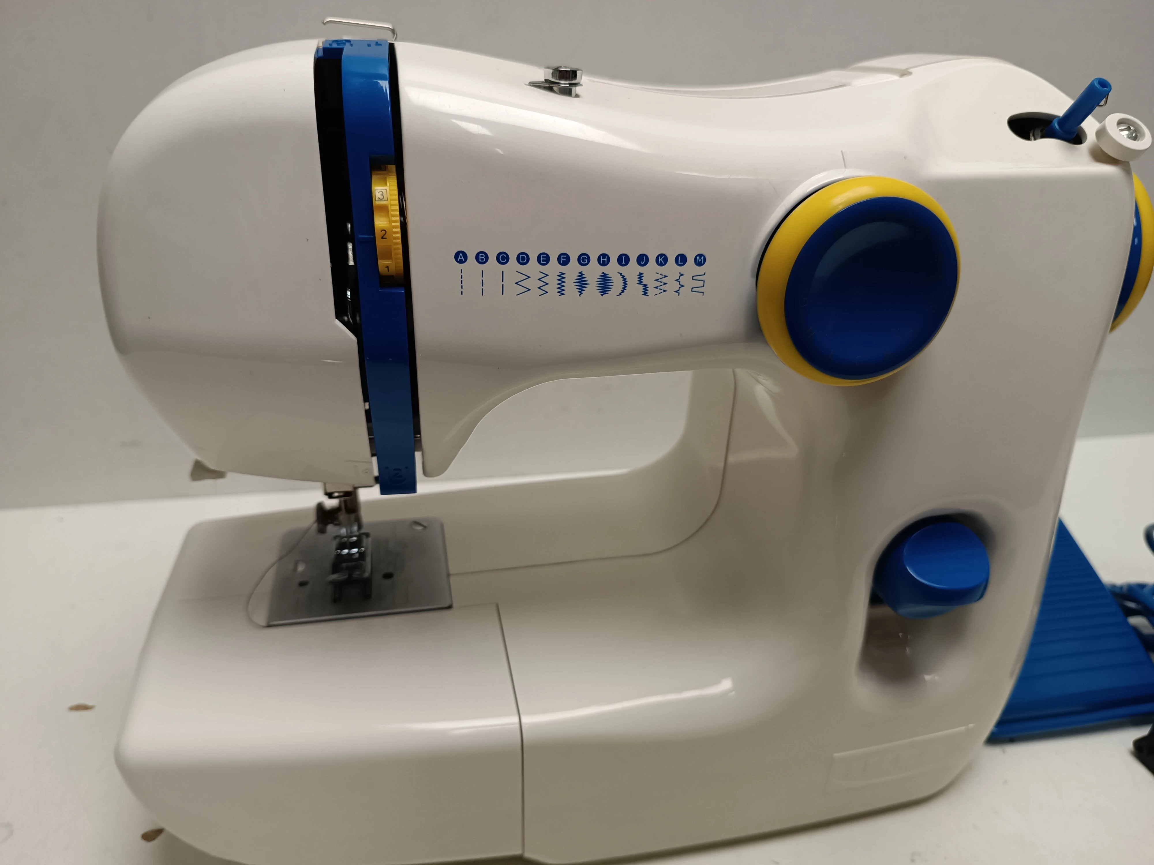 maszyna-do-szycia-ikea-e1001-osiedle-teatralne-3u15-krakow