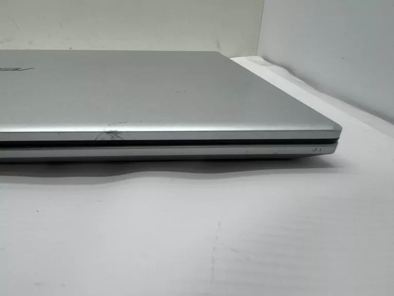 LAPTOP ASUS M712D OPIS