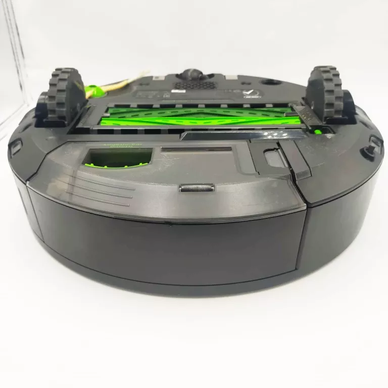 ODKURZACZ SPRZĄTAJĄCY IROBOT ROOMBA 7+ CZARNY KOMPLET