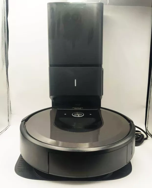ODKURZACZ SPRZĄTAJĄCY IROBOT ROOMBA 7+ CZARNY KOMPLET