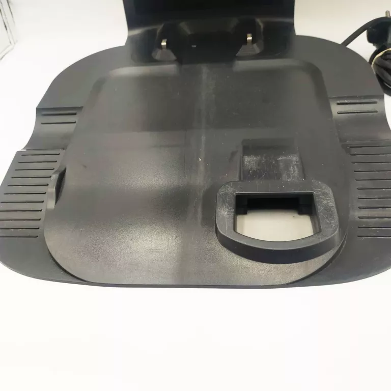 ODKURZACZ SPRZĄTAJĄCY IROBOT ROOMBA 7+ CZARNY KOMPLET