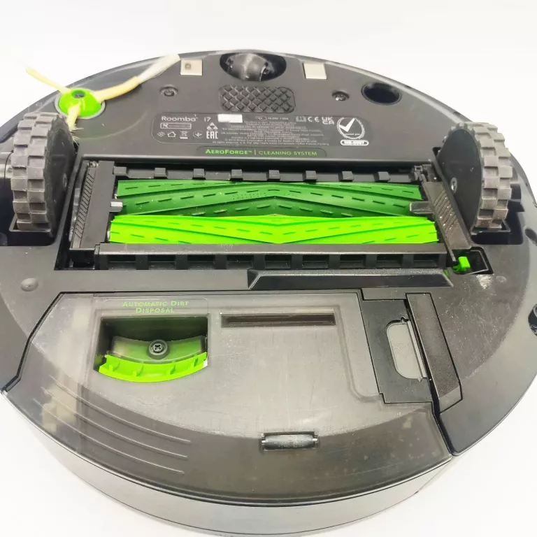 ODKURZACZ SPRZĄTAJĄCY IROBOT ROOMBA 7+ CZARNY KOMPLET