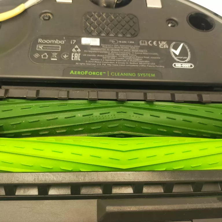 ODKURZACZ SPRZĄTAJĄCY IROBOT ROOMBA 7+ CZARNY KOMPLET