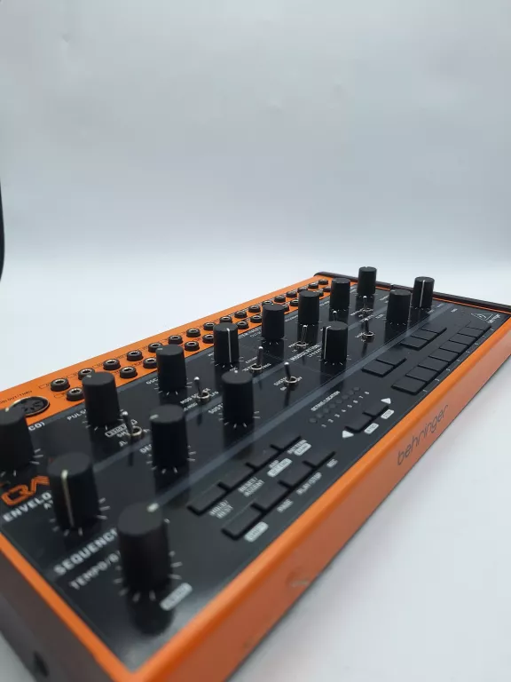 SYNTEZATOR BEHRINGER CRAVE  OKAZJA !!!!