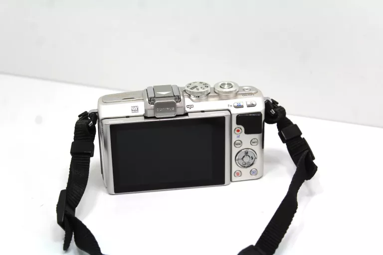 APARAT OLYMPUS PEN E-PL7