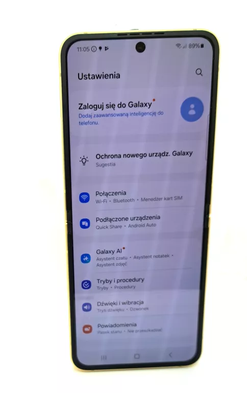 smartfon-samsung-galaxy-z-flip-6-12256gb-67-120hz-50mpix-zolty-przekatna-ekranu-670