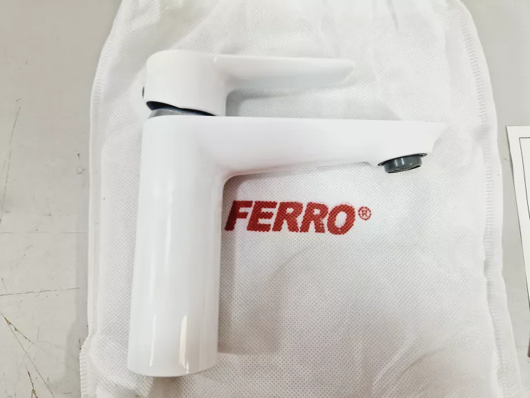 BATERIA UMYWALKOWA STOJĄCA FERRO MODEL DORIS | BIAŁA