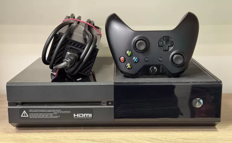 KONSOLA XBOX ONE + PAD PUDEŁKO