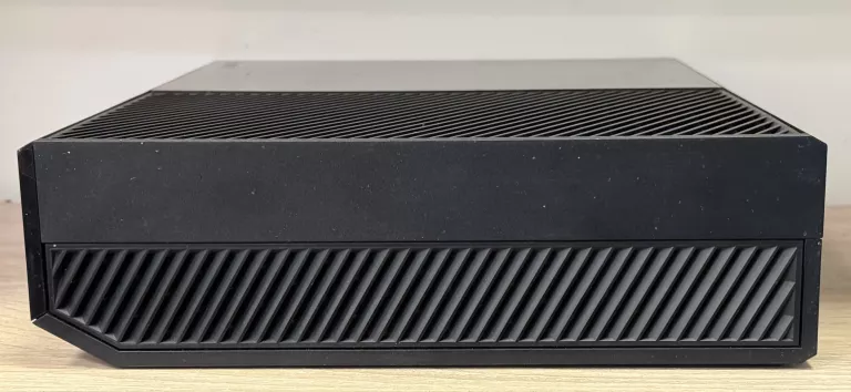 KONSOLA XBOX ONE + PAD PUDEŁKO
