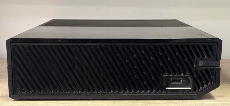 KONSOLA XBOX ONE + PAD PUDEŁKO