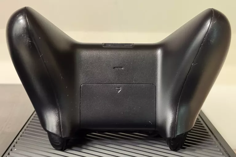 KONSOLA XBOX ONE + PAD PUDEŁKO