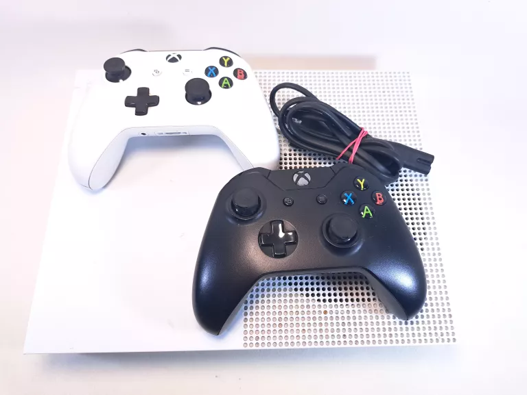 KONSOLA MICROSOFT XBOX ONE S 500GB ( 1681 ) + 2PAD +KABEL ZSILAJĄCY