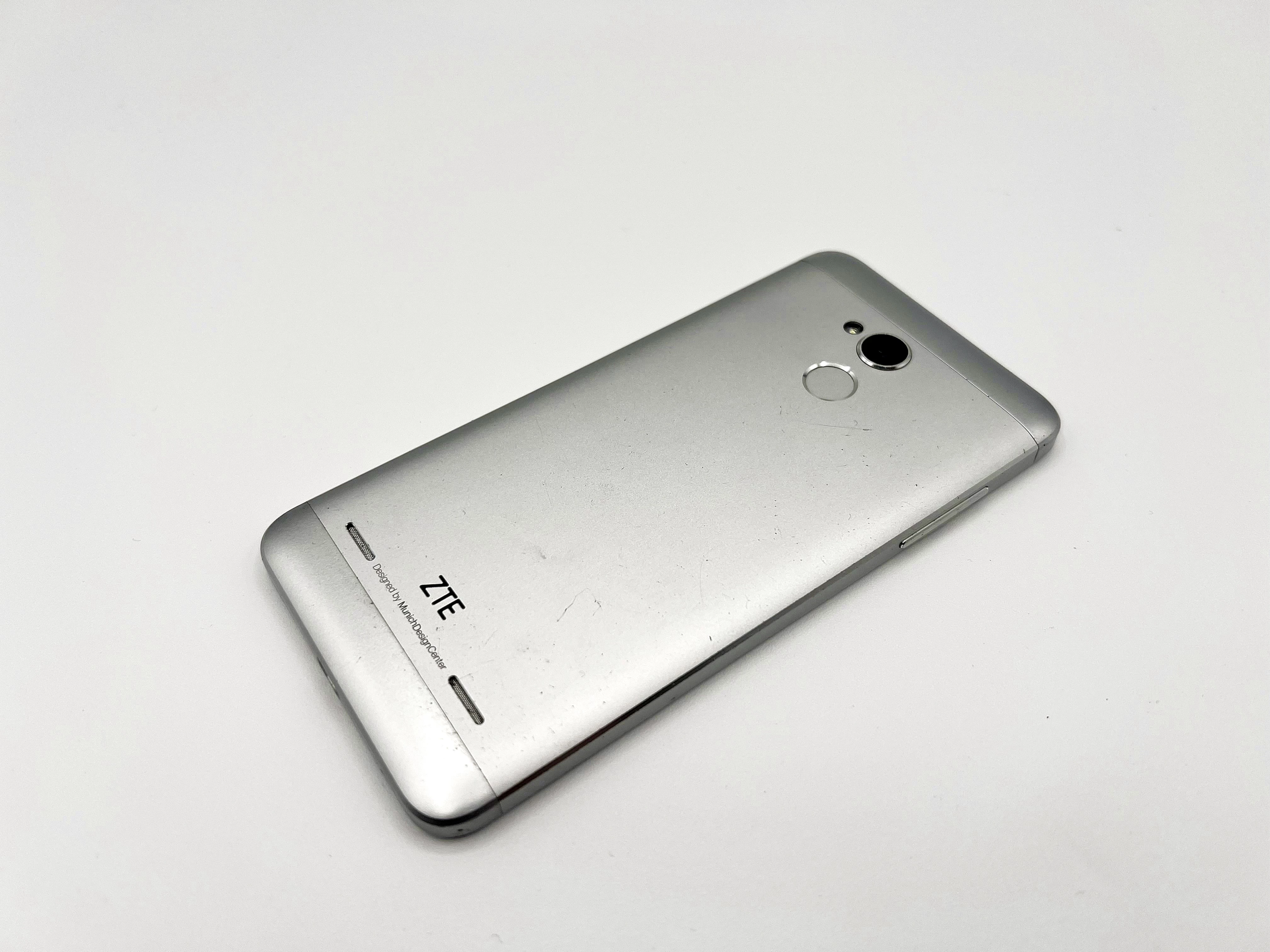 smartfon-zte-blade-v7-lite-2-gb-16-gb-4g-lte-stan-11323-2