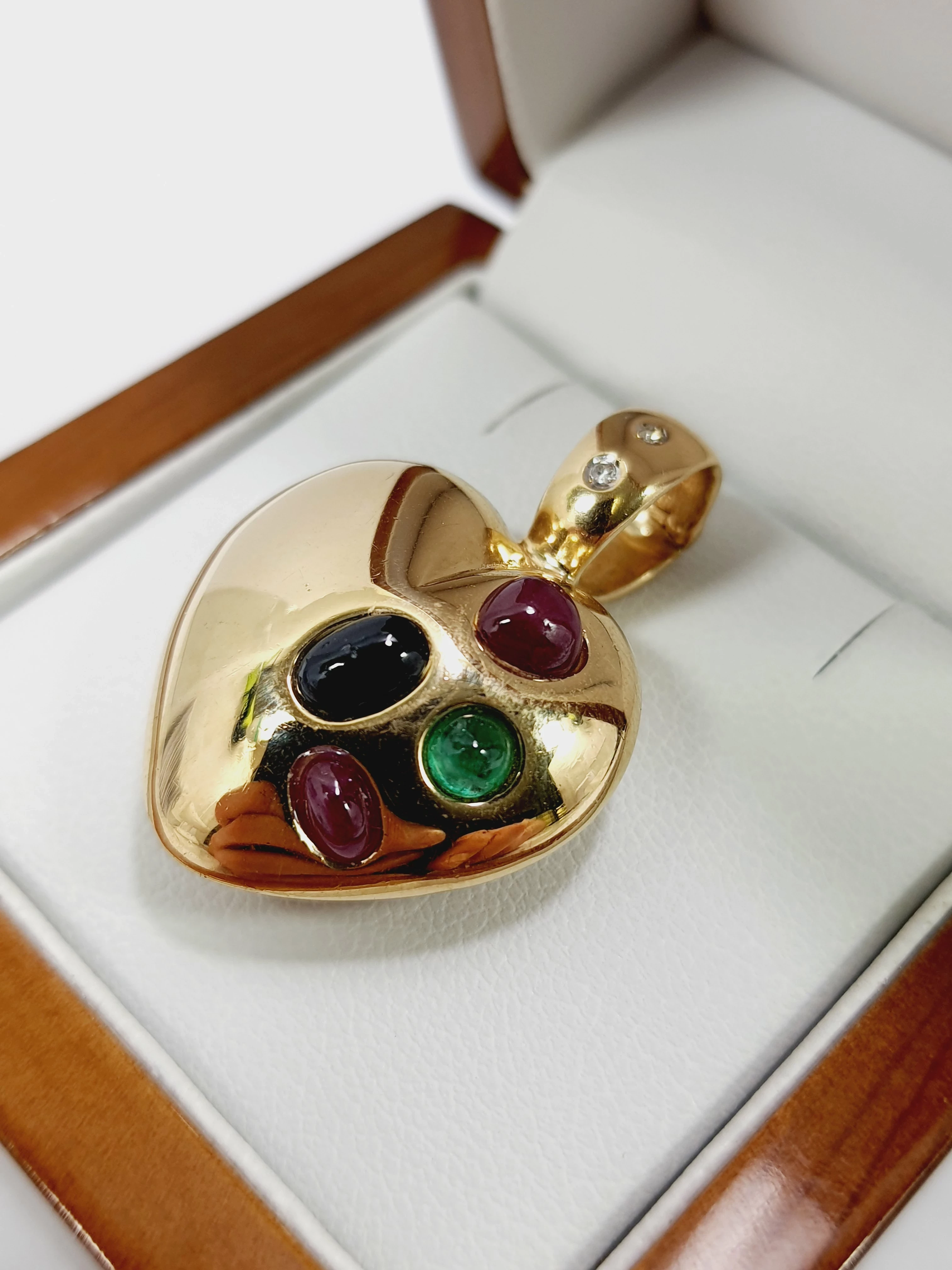 zlota-zawieszka-z-kamieniami-szlachetnymi-1025g-585-certyfikat-serce-plec-15851-1