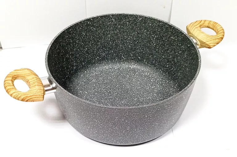 GARNEK Z POKRYWKĄ AMBITION KENYA 5,6L 28 CM
