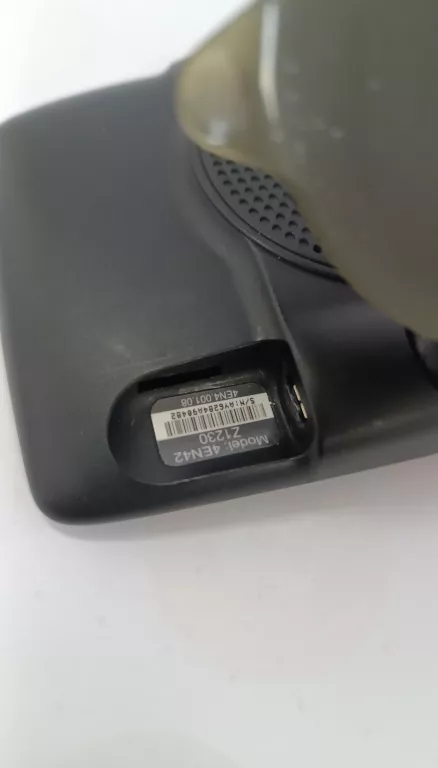 nawigacja-samochodowa-tomtom-4en42-stan-11323-2