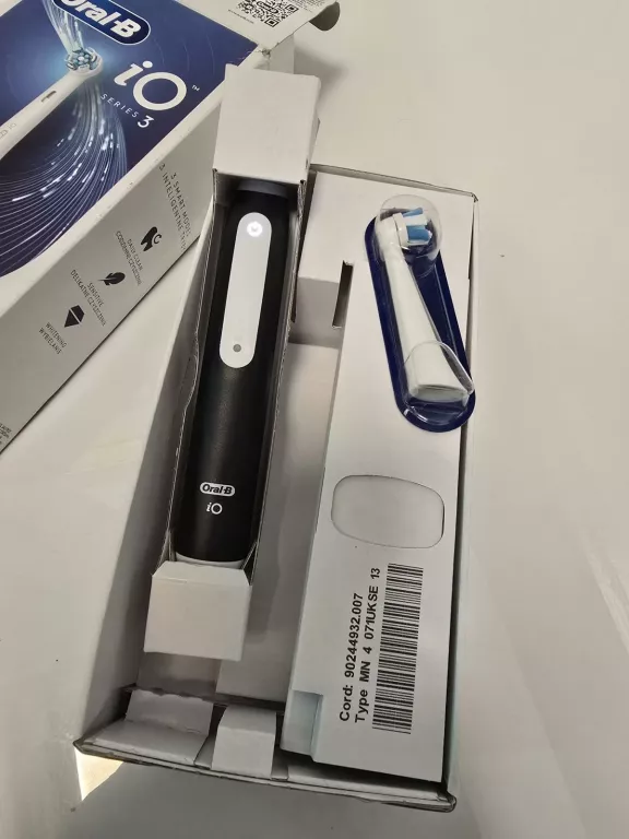 ORAL-B IO 3 BLACK SZCZOTECZKA ELEKTRYCZNA KOMPLET