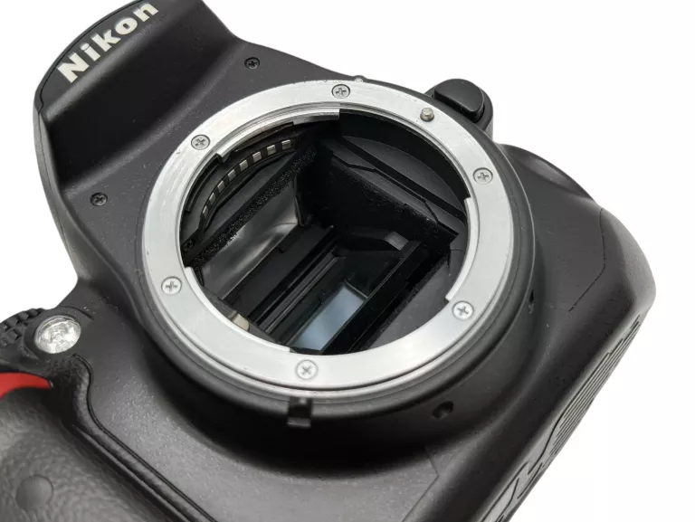 APARAT LUSTRZANKA NIKON D5000 12 MPIX PRZEBIEG MIGAWKI 19626