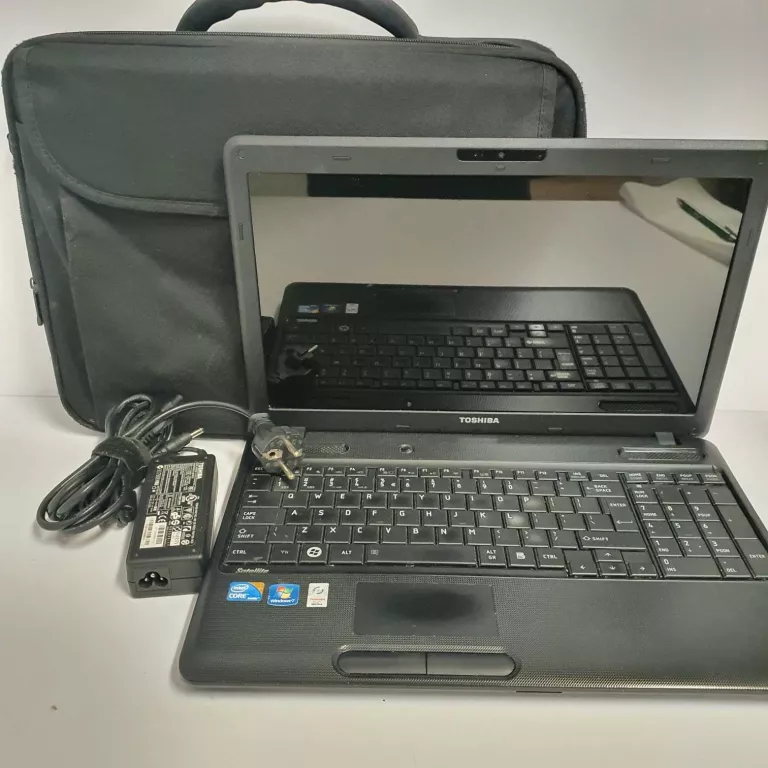 LAPTOP TOSHIBA SATELLITE C660-1M4 I3 / 3GB / 512GB HDD / WIN 7