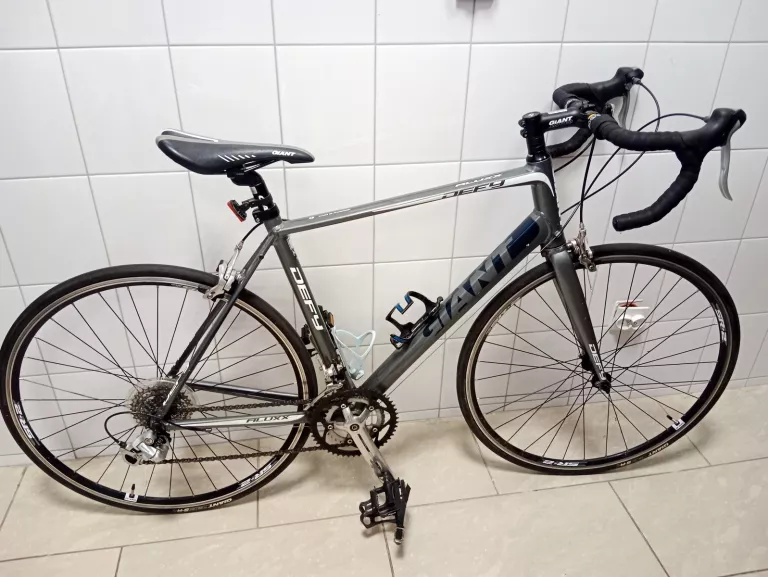 ROWER SZOSOWY GIANT DEFY 5 RAMA M/L KOŁA 28"