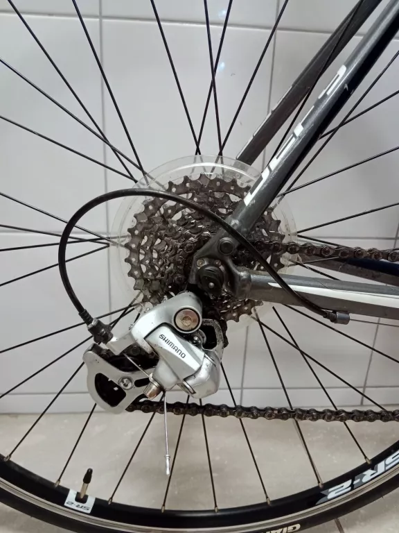 rower-szosowy-giant-defy-5-rama-ml-kola-28-stan-uzywany