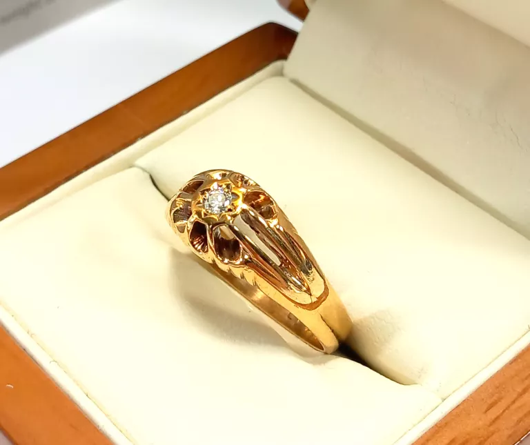 ZŁOTY PIERŚCIONEK PRÓBY 375 Z DIAMENTEM 0,05CT CZYSTOŚCI SI1 ROZMIAR -19