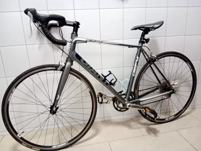 ROWER SZOSOWY GIANT DEFY 5 RAMA M/L KOŁA 28"