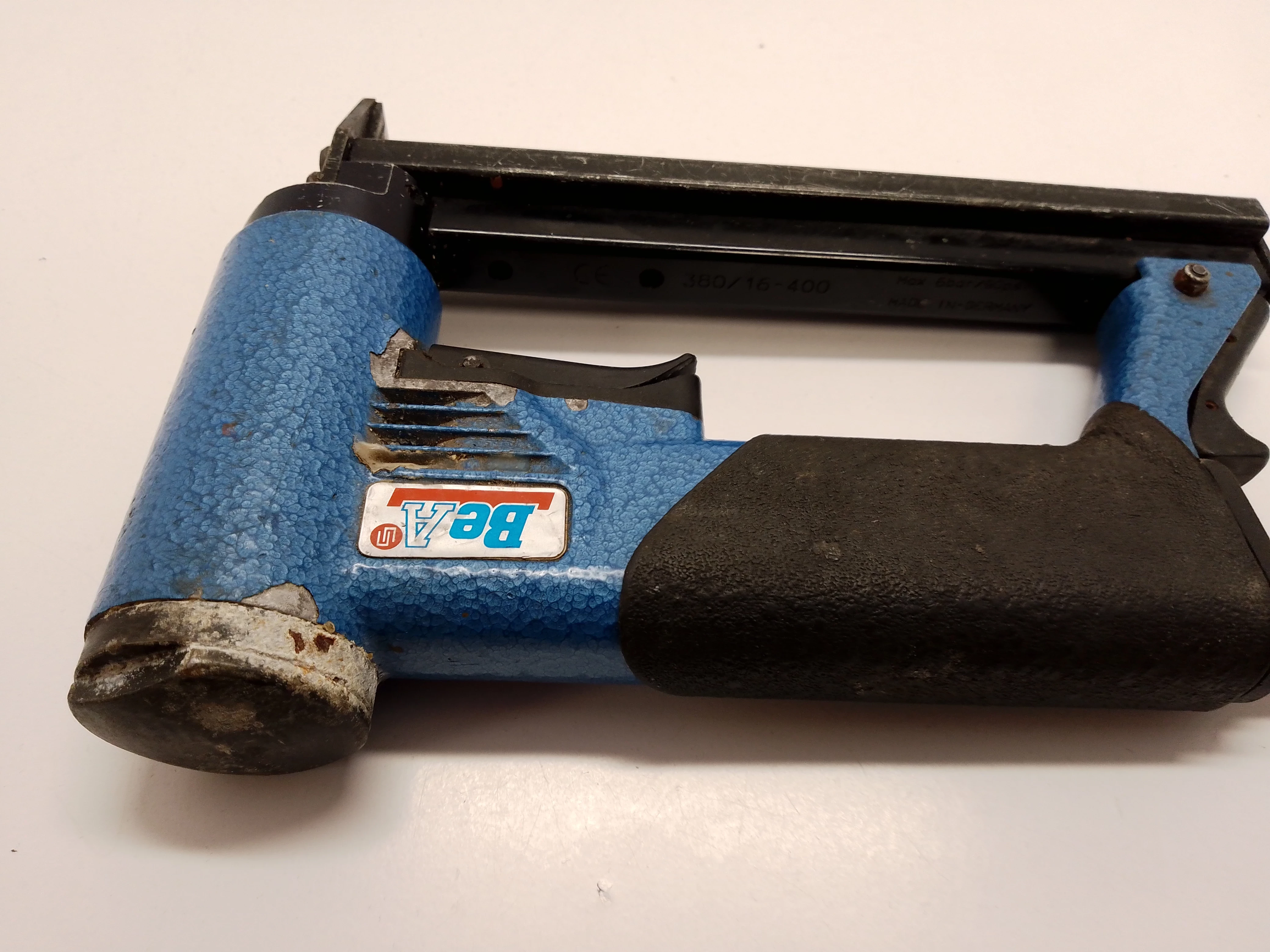 zszywacz-tapicerski-pneumatyczny-taker-bea-38016-400-opis-waga-produktu-z-opakowaniem-jednostkowym-1000