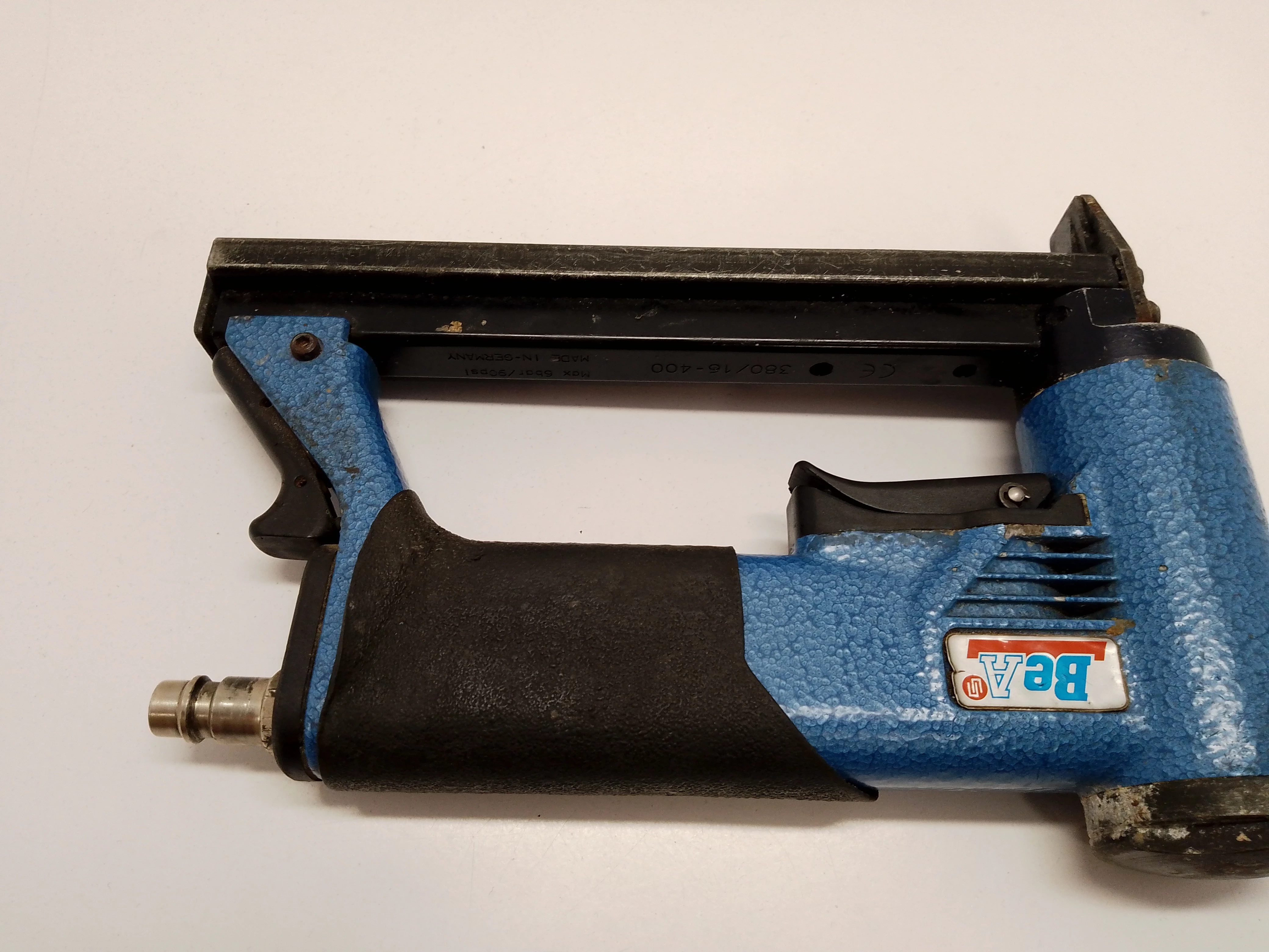 zszywacz-tapicerski-pneumatyczny-taker-bea-38016-400-opis-minimalna-dlugosc-zszywek-4