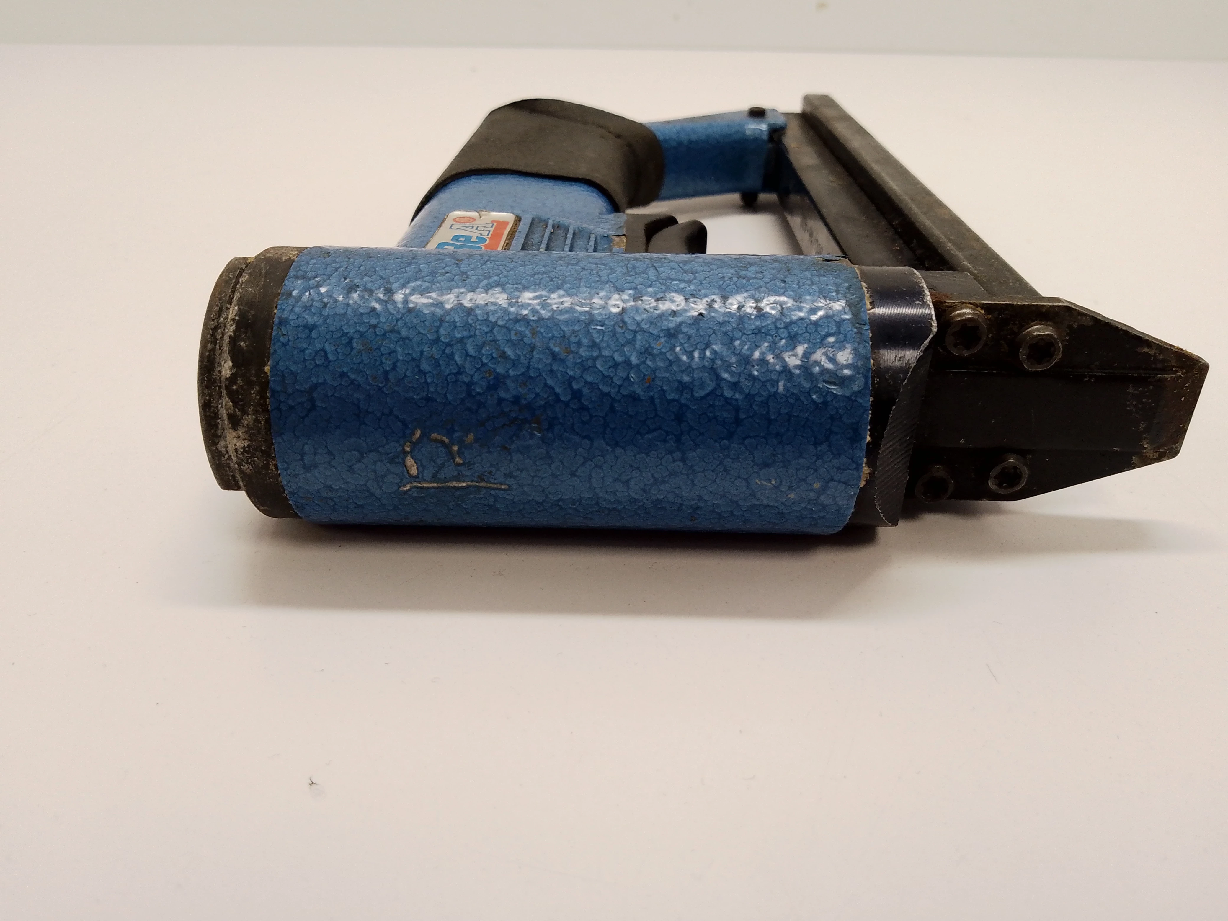 zszywacz-tapicerski-pneumatyczny-taker-bea-38016-400-opis-maksymalna-dlugosc-zszywek-16