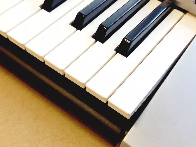 YAMAHA KEYBOARD PSR-E413