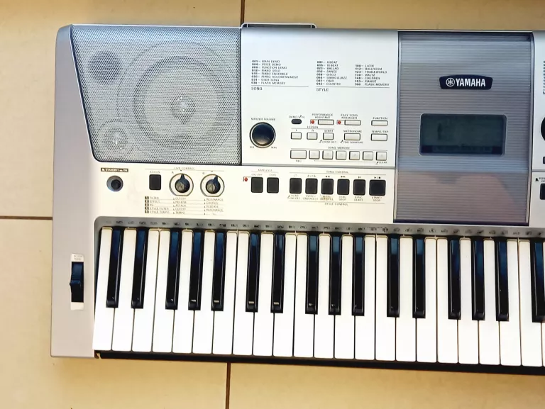 YAMAHA KEYBOARD PSR-E413