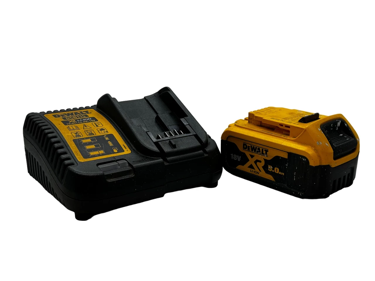 lampa-teleskopowa-dewalt-dcl079-3000lm-220cm-aku-5ah-ean-gtin-5035048678282