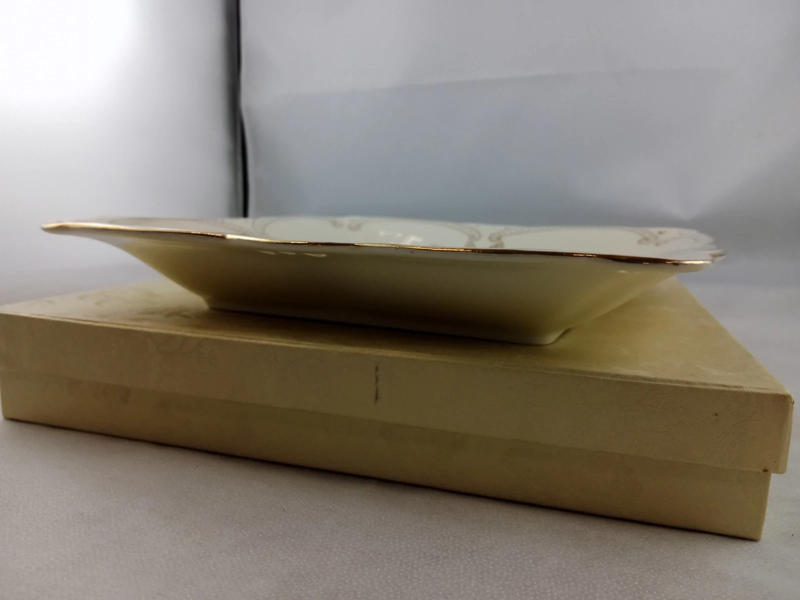 patera-yamasen-fine-porcelain-24-gold-collection-japan-stan-uzywany