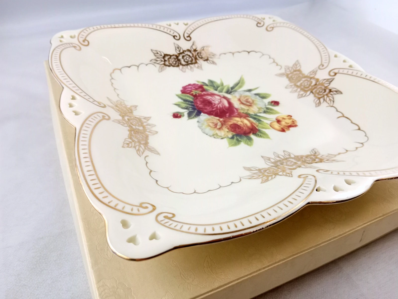 patera-yamasen-fine-porcelain-24-gold-collection-japan-stan-uzywany