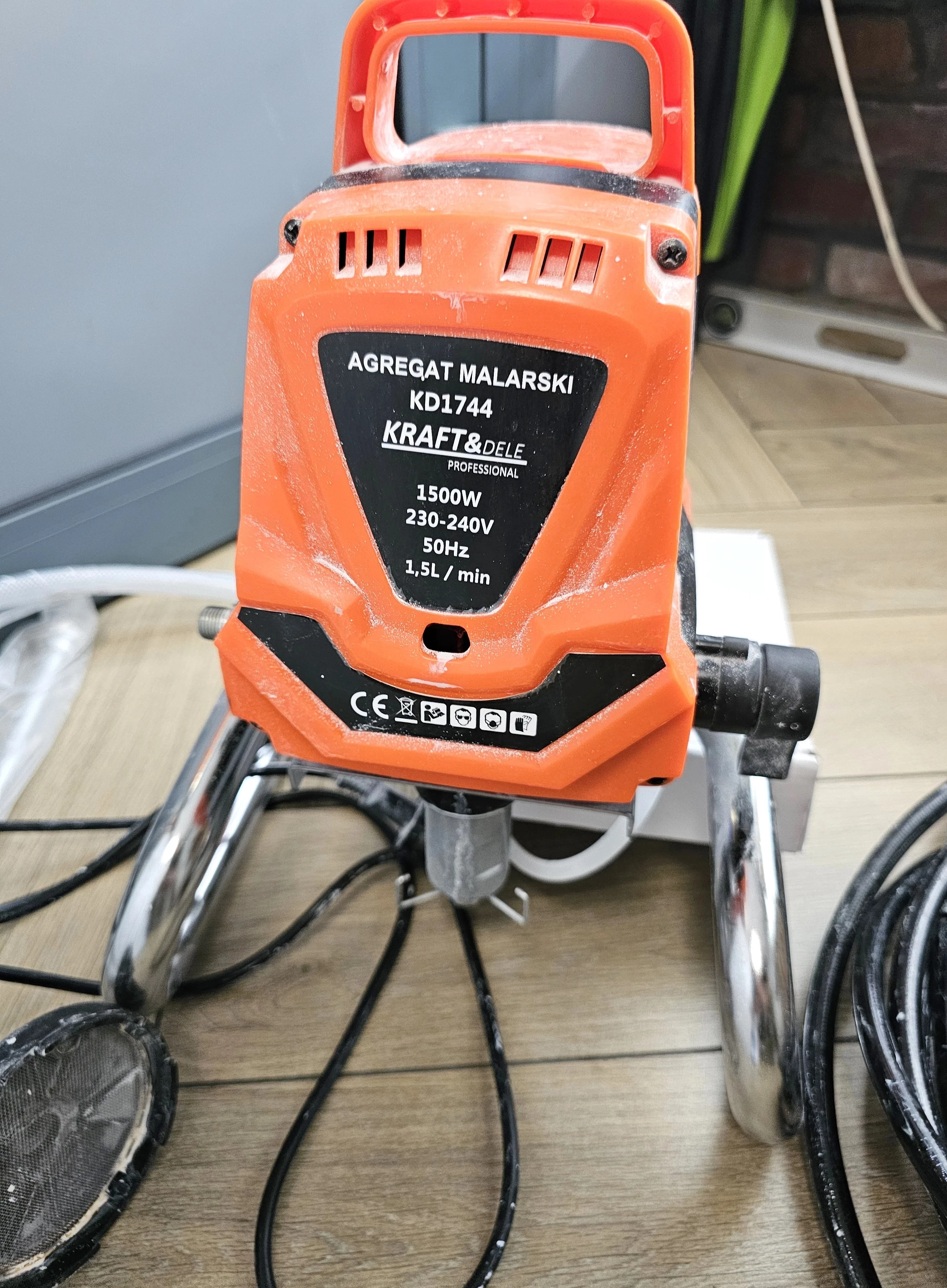 kraft-dele-kd1744-agregat-malarski-tlokowy-w-kartonie-stan-uzywany