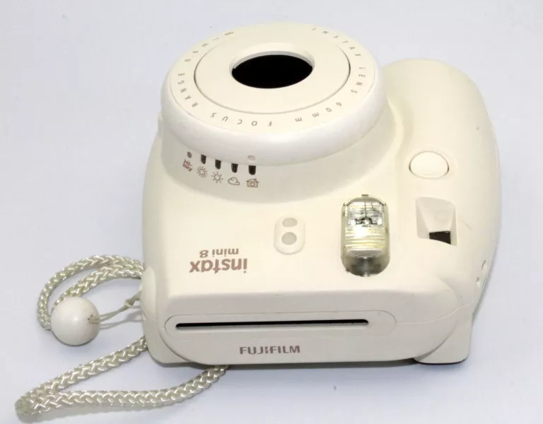 APARAT NATYCHMIASTOWY FUJIFILM INSTAX MINI 8 PLUS WKŁAD