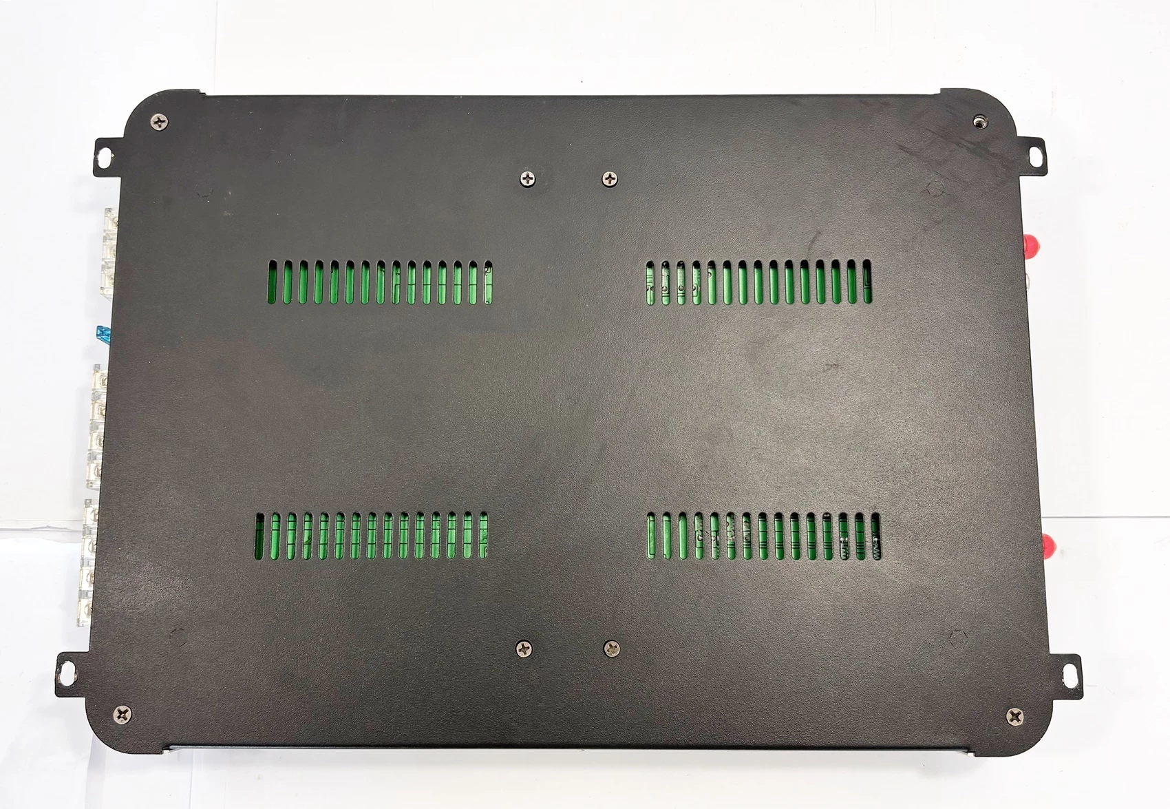 wzmacniacz-samochodowy-auna-dark-star-4000-stan-11323-2