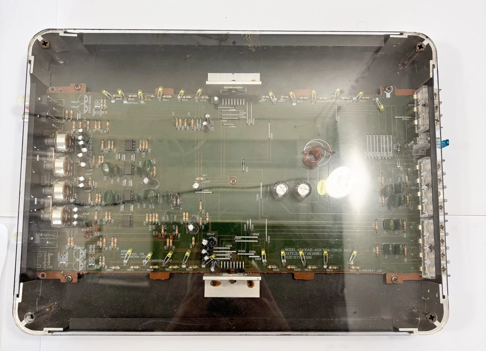 wzmacniacz-samochodowy-auna-dark-star-4000-marka-221141-723410