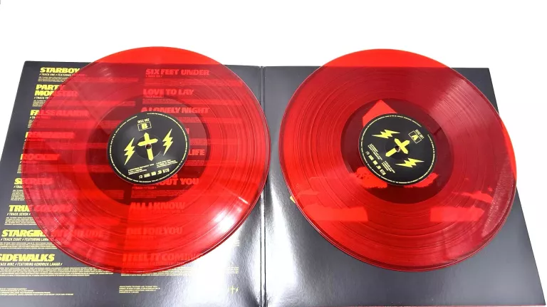 PŁYTA WINYLOWA THE WEEKND - STARBOY (TRANSLUCENT RED VINYL)