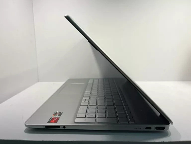 LAPTOP HP 15S-EQ2120NW 8GB/AMD RYZEN 5