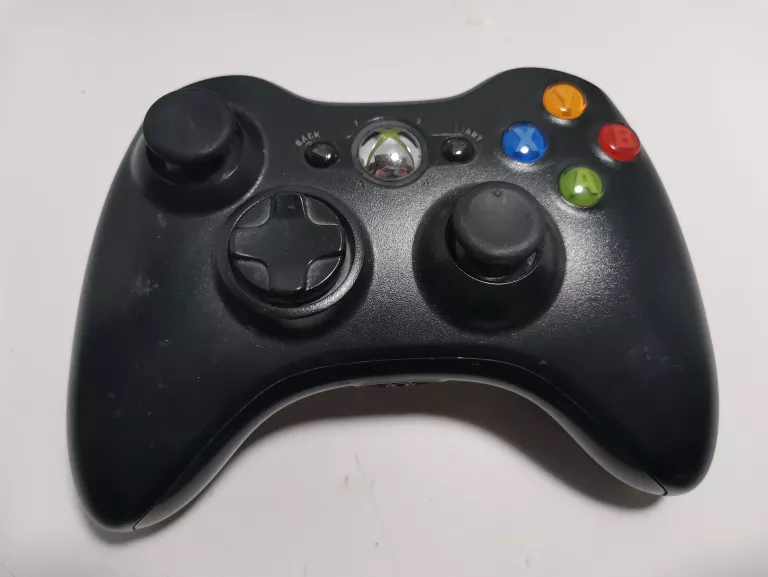 KONSOLA XBOX 360 E 4GB