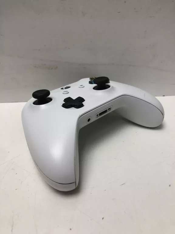 PAD XBOX ONE 1708 BIALY