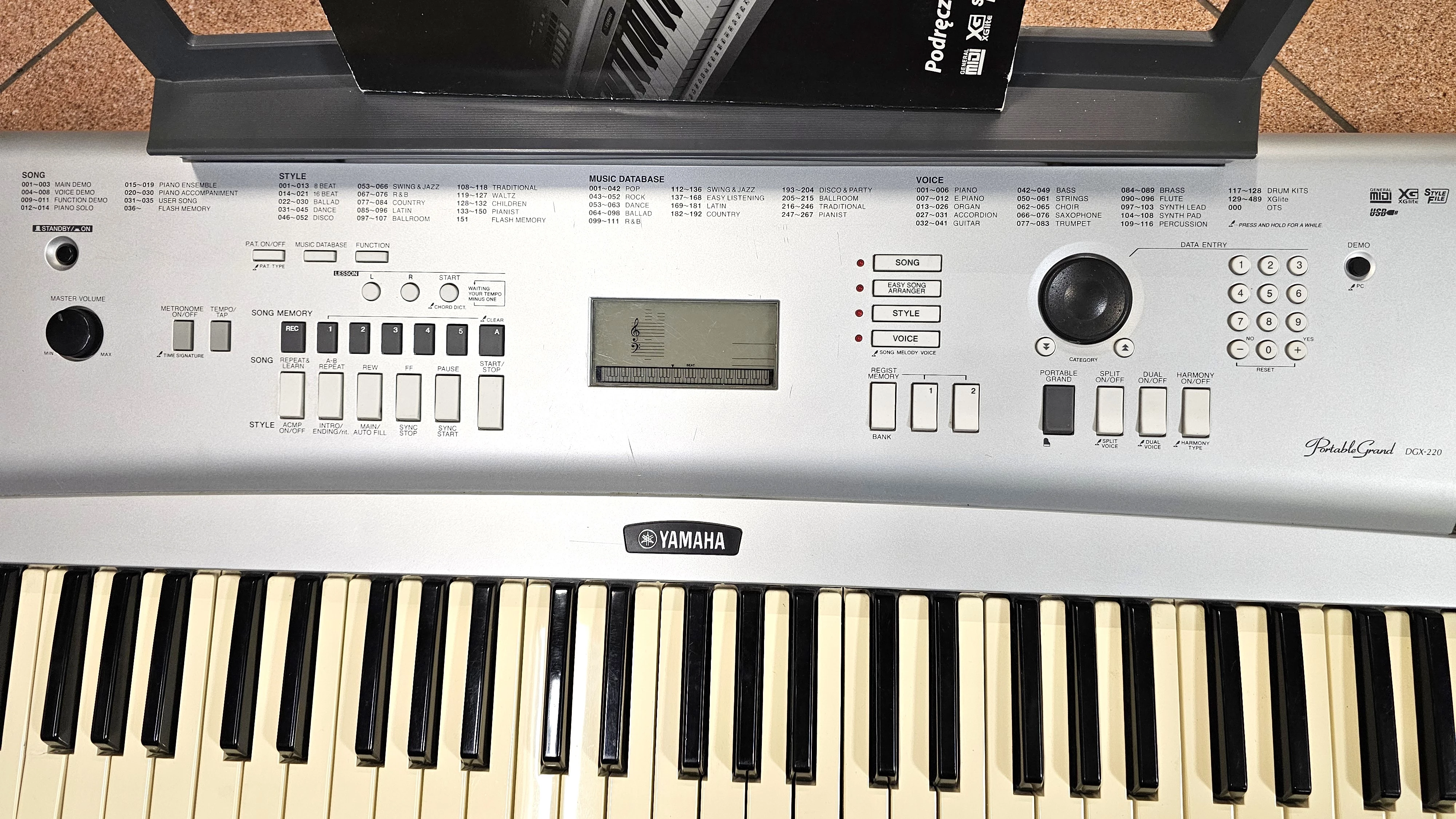 keyboard-yamaha-dgx-220-stojak-zasilacz-instrukcja-liczba-klawiszy-61