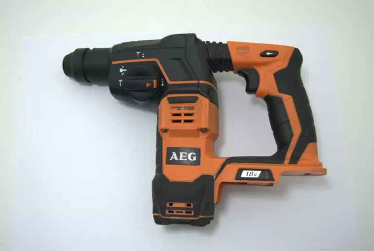 MŁOTOWIERTARKA AEG BBH 18